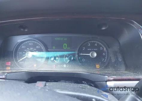 2011 Lincoln Town Car Executive L z USA, uszkodzony, nr VIN 2LNBL8EV7BX754824